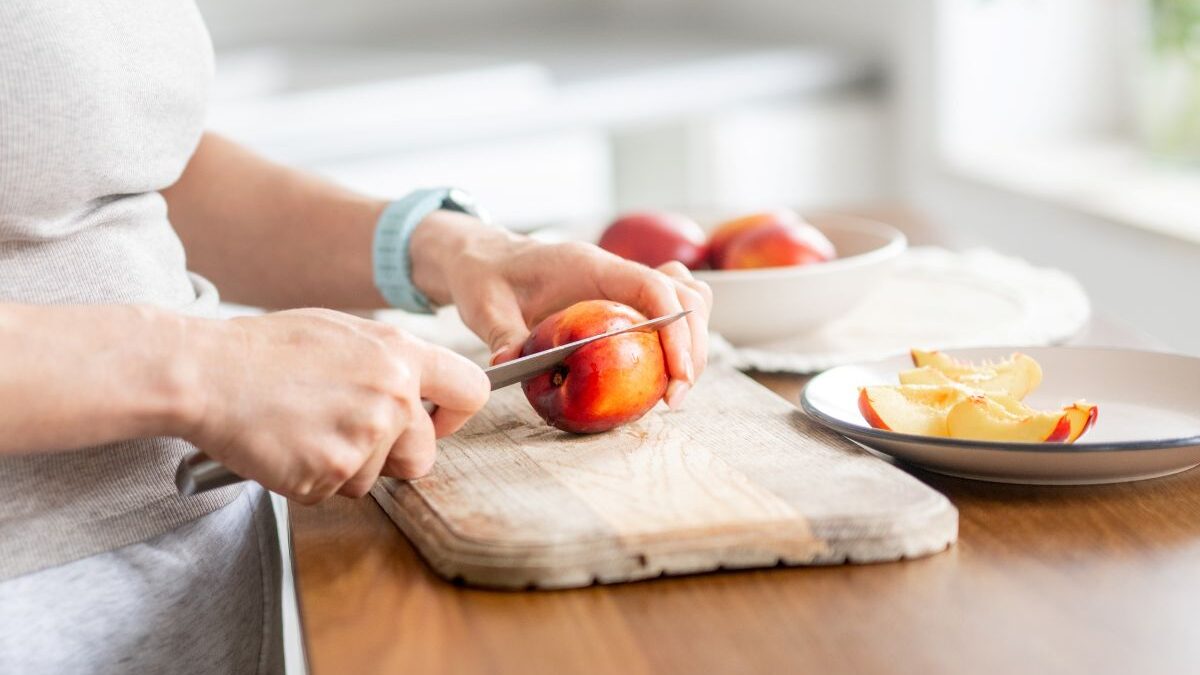 Peaches and nectarines: the secrets of dietician Julie Boët for choosing and storing them this summer