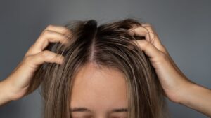 Space out your shampoos and say goodbye to greasy hair: 5 actions to adopt today!