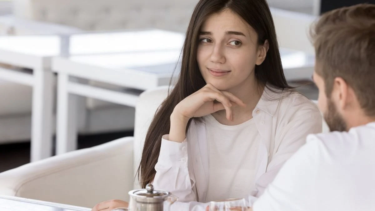 Spotting a liar in 5 minutes: these signs can put you on the trail