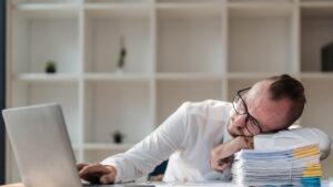 This office habit tires your brain more than you think