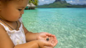 This rare first name from Tahiti which means “pearl of the seas” was given to less than 100 girls in France