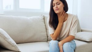 True or false health: is being often hoarse without consequences?