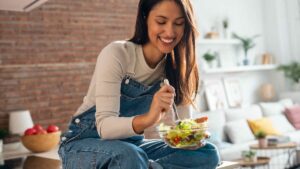 Two extra pounds after a very festive summer? Here's why dietitian Alexandra Retion recommends against the diet