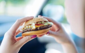 “Ultra-processed foods can cause you to lose up to 10 years of your life,” warns this Harvard-trained doctor