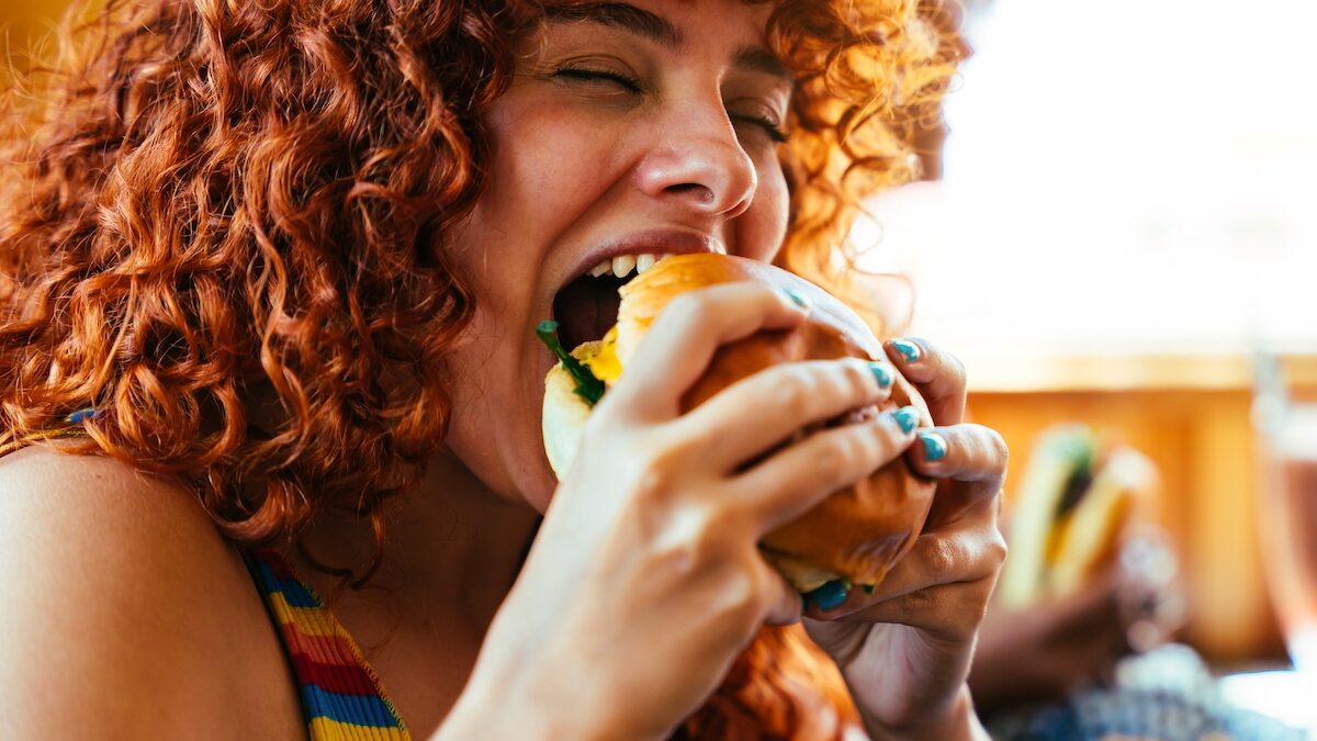 XXL burger, dripping pizzas on TikTok: why these junk food videos are a trap for our brain