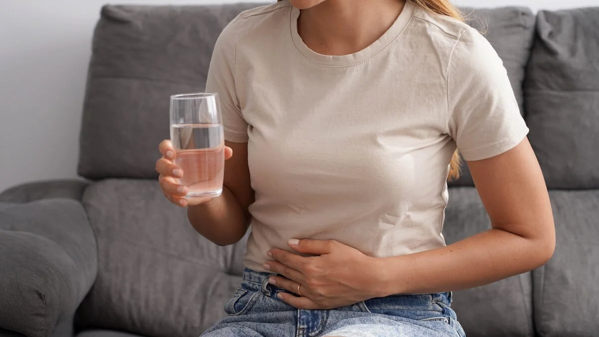 You eat healthy… but your belly swells after each meal? Here's Why (Especially If You're a Woman)