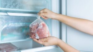 You freeze your meat to avoid throwing it away, this simple rule can save you from poisoning