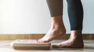 Your weight can vary after the holidays without necessarily having gained fat. Explanations from a dietician