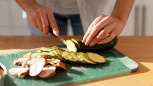 Zucchini skin, should you really remove it before eating it? A dietitian's answer