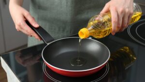 5 cooking oils to favor for health — and 4 to limit, according to Julie Boët, dietician-nutritionist