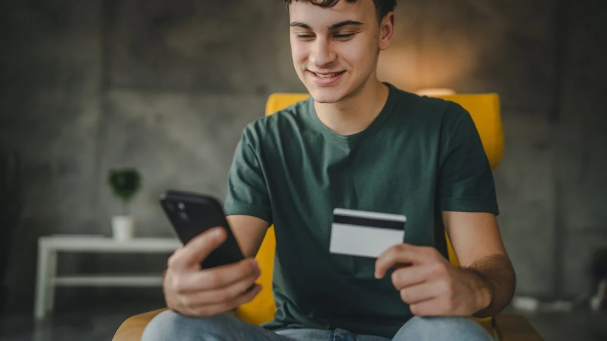 Bank card for minors: the secret to giving your teenager autonomy without losing control