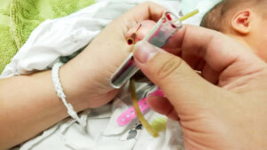 Blood tests for babies: advice from Dr Jules Fougère to limit pain and reassure parents