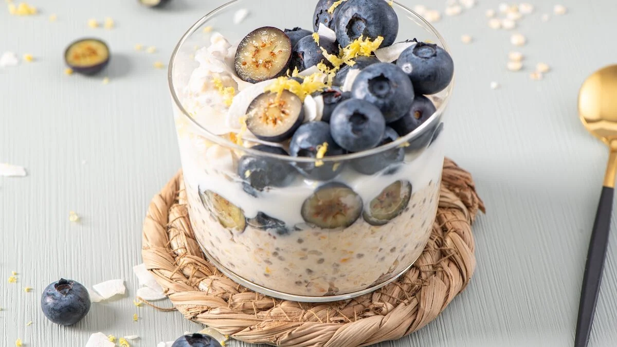 Chia pudding vs overnight oats: which one to choose to stay full and stock up on protein in the morning? Response from a dietitian
