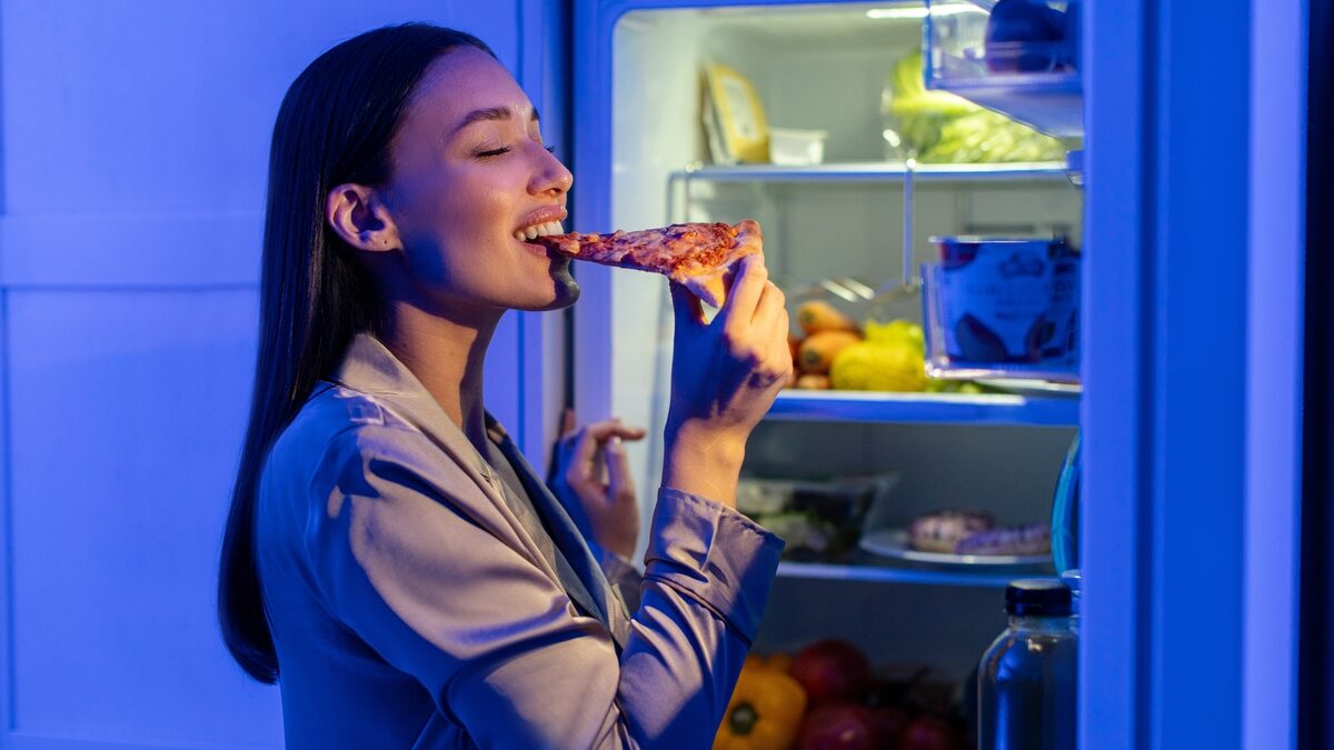 Craving sugar or chips in the evening? Here's why you're breaking down and how to get out of this vicious circle according to a nutritionist