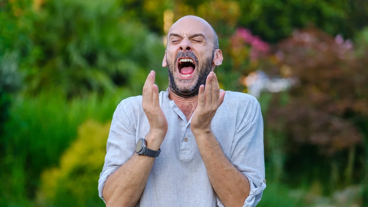 Do men really sneeze harder than women? Dr Gérald Kierzek gives us the answer