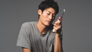 Dyson launches the CameraJet, a €479 toothbrush equipped with a camera and AI: gadget or revolution?