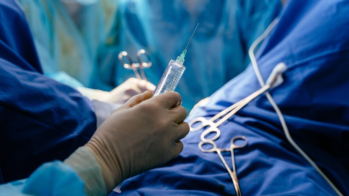 Fatal penoplasty: an influencer dies after an injection into the penis. The causes of the tragedy explained by a surgeon