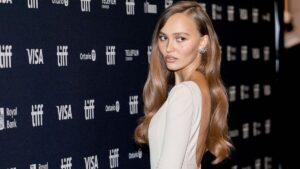 Halo lips: Lily-Rose Depp's technique for voluminous lips without injections that freaks out make-up artists