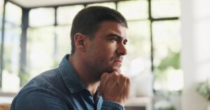 Imposter, doubt, blockage: how to free yourself from an old identity to finally move forward?