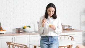 Microbiota or slimming: find out when to eat your yogurt to benefit from its benefits with Alexandra Murcier