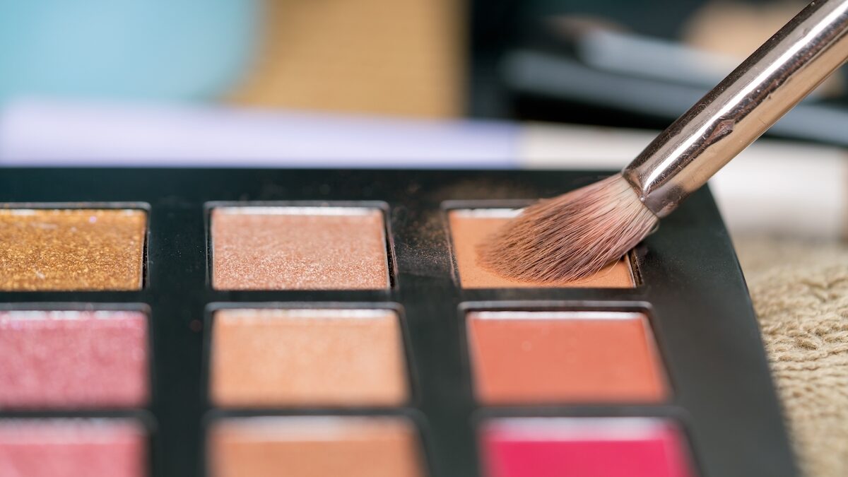 After 50, these makeup colors make you tired in an instant: the ones to choose to brighten up the face