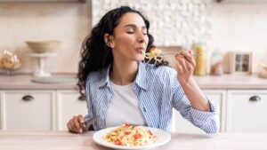 Better digestion: Dr Jean-Michel Cohen shares a simple tip to regulate your appetite