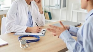 Fee overruns: how to pay less to the doctor? Advice from an economist