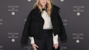 In New York, Julia Roberts and Cher resurrect this cheesy hair color that 50-year-olds will crave