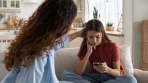 Intimate photo of your teenager circulating: the reflexes of e-Enfance and 3018 to react without aggravating the situation