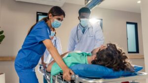 “Third World France its health”: the cry of alarm from Dr Gérald Kierzek in the face of the scandal of patients on stretchers