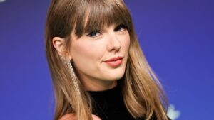 This haircut spotted at the 2026 VMAs by Taylor Swift and Lisa will invade salons this fall