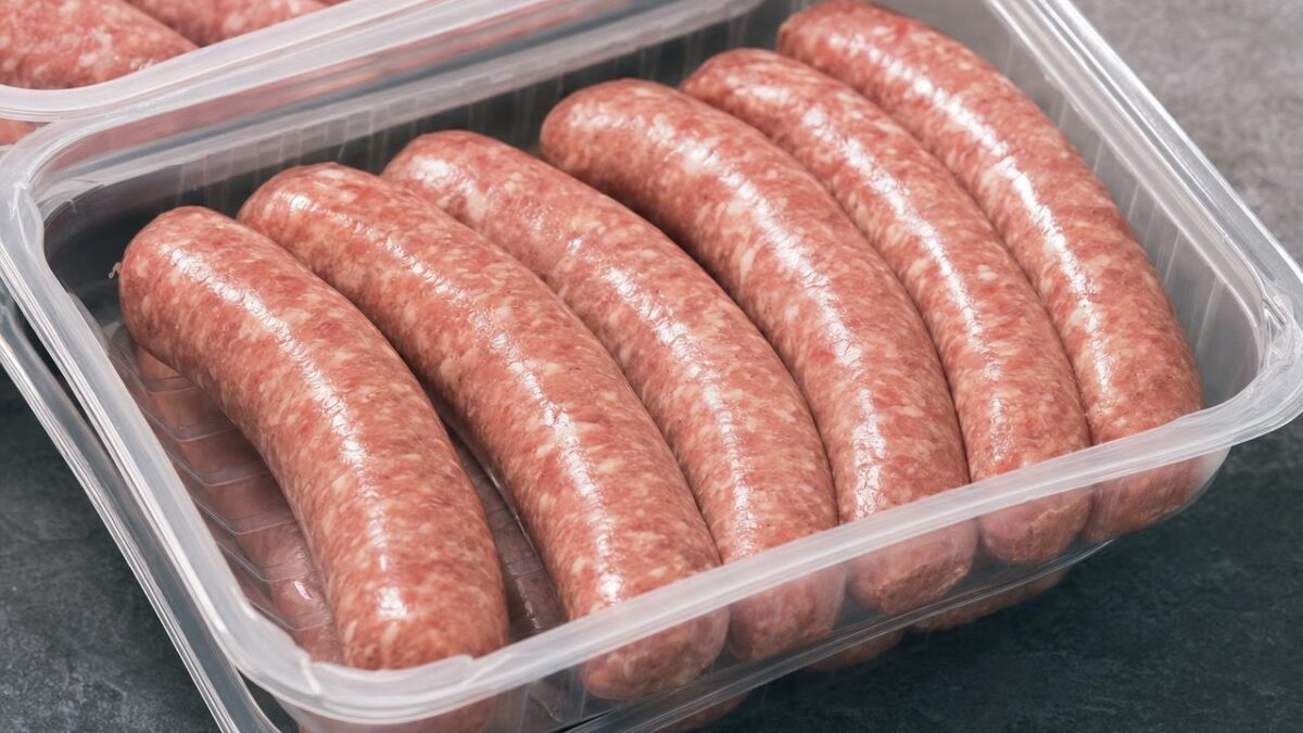 Warning: these Secrets du Val d'Argent merguez and chipolatas have a false date, don't eat them!
