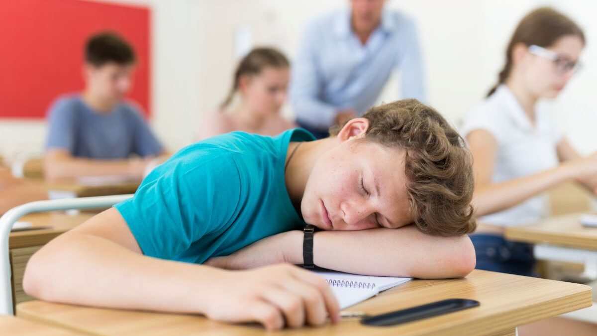 Young people's sleep: why sleeping 7 hours is not enough for success in studies and health